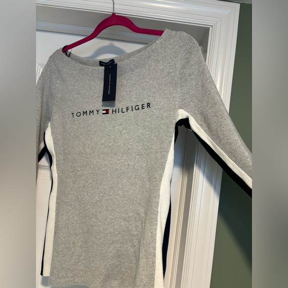 NWT Women’s Tommy Hilfiger Gray Boatneck Long Sleeve Logo Sweater Large - Picture 10 of 14